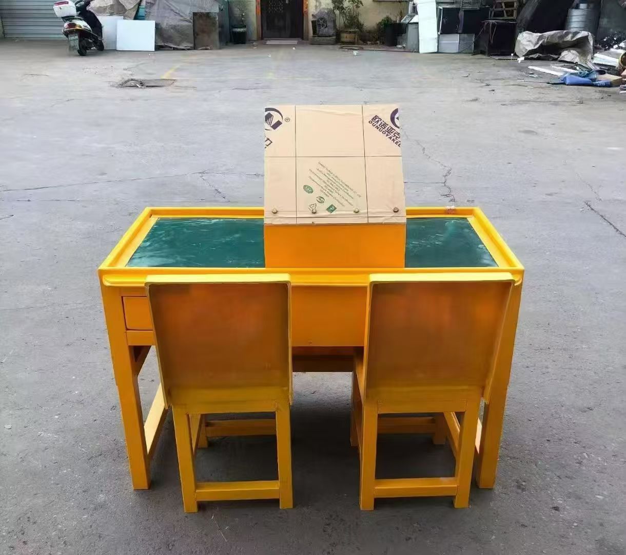 天安乡防静电导通桌井下煤矿火工品发放桌：危险品流转的安全守护者